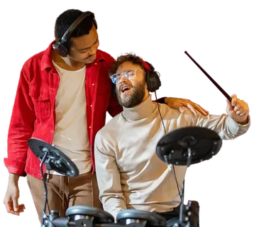 Men playing electric drums BEW kopie 1